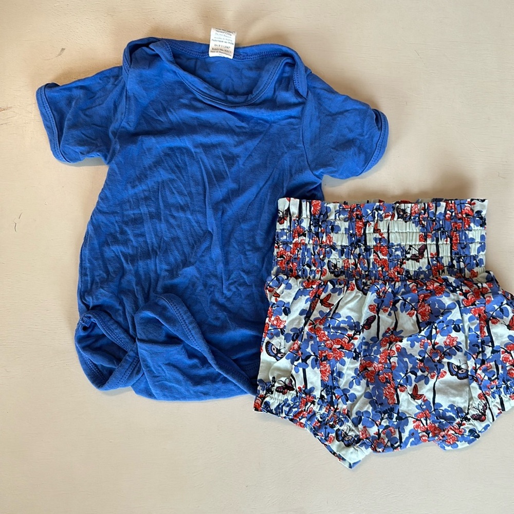 Kate Quinn Set | 0-3 mos | Bamboo Bodysuit and Cotton Smocked Waist Bloomers